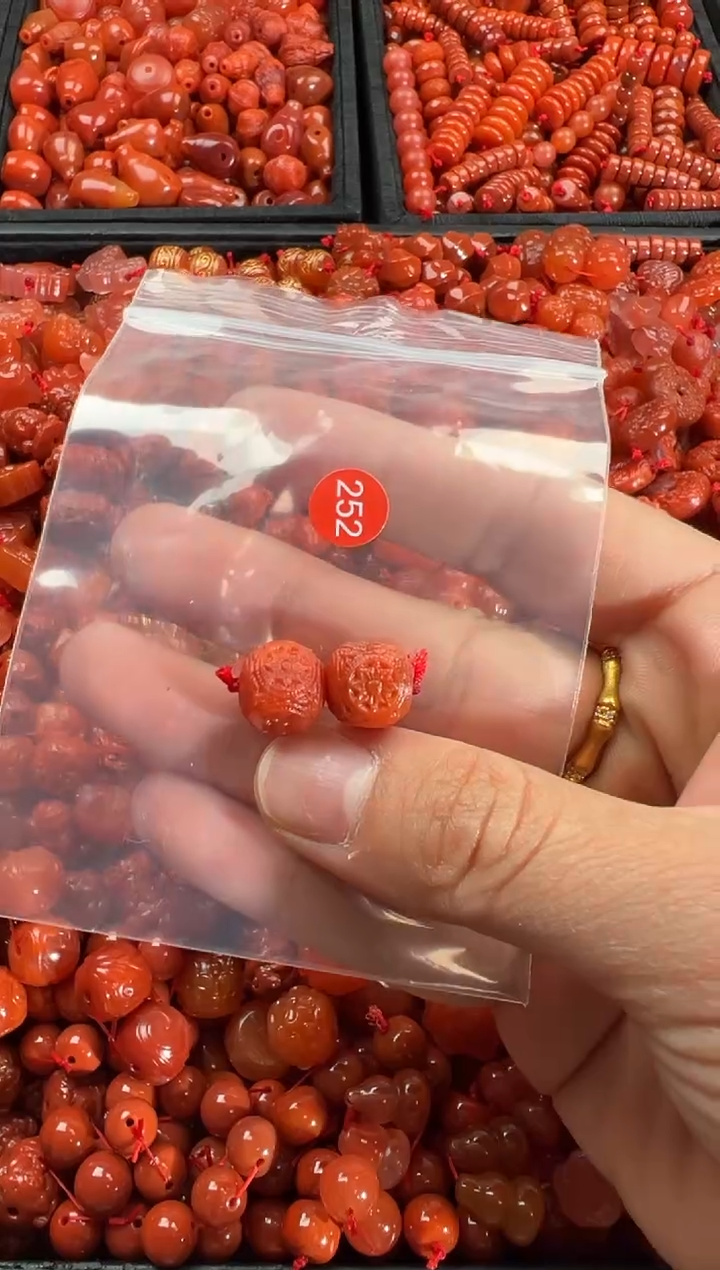 【闪购商品】南红玛瑙颈饰未镶嵌1