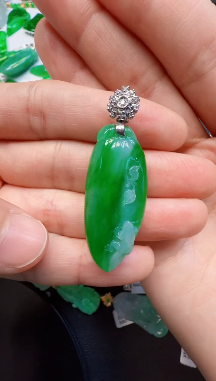 【闪购商品】翡翠吊坠(不含链)18K金镶嵌15500