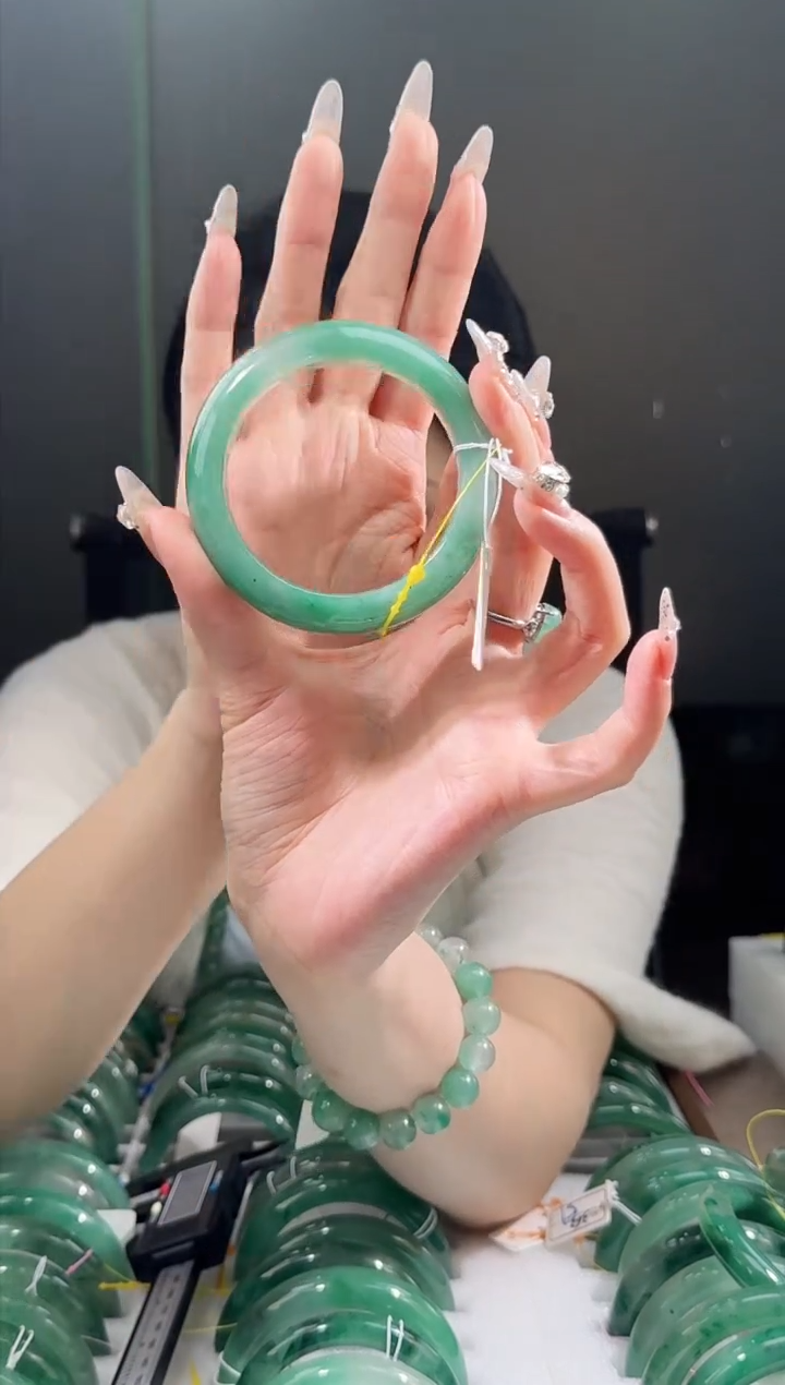 【闪购商品】石英质玉手镯未镶嵌296