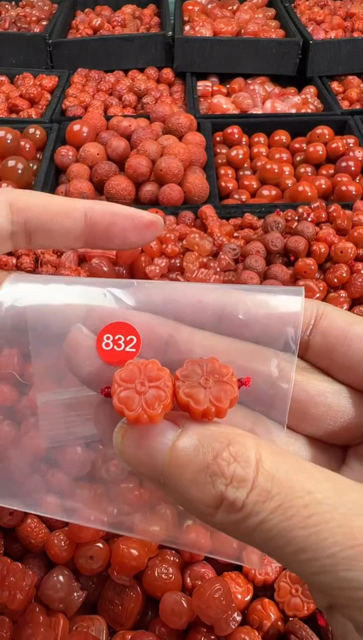 南红玛瑙未镶嵌颈饰1