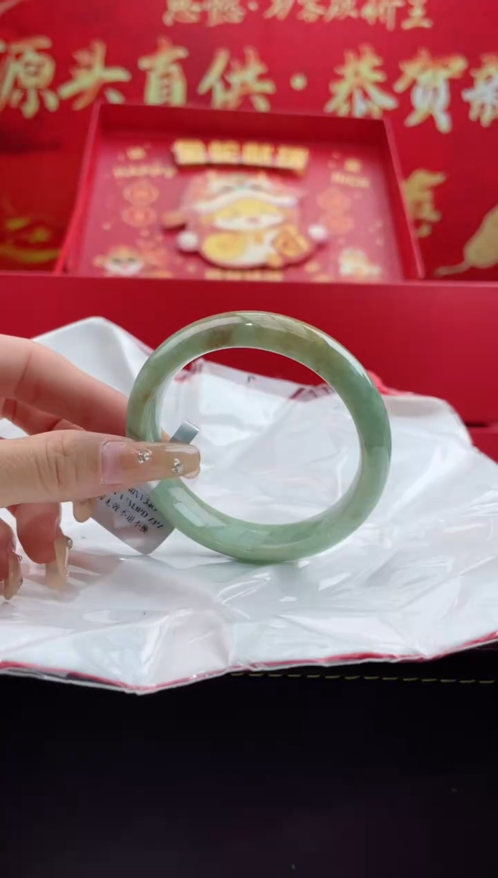 【闪购商品】翡翠手镯未镶嵌13翡翠手镯（微瑕）