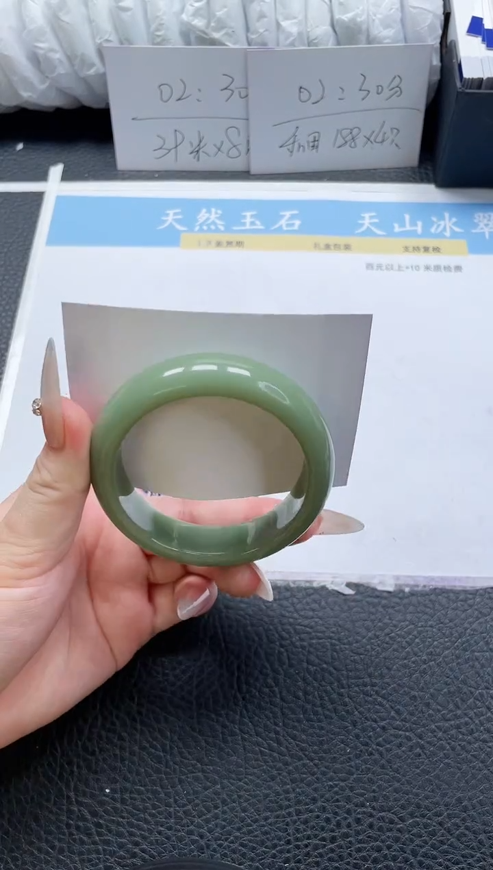 【闪购商品】石英质玉手镯未镶嵌159-57