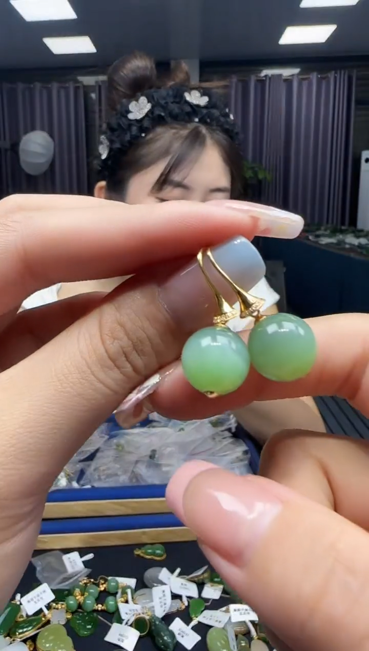 和田玉18K金镶嵌耳饰1