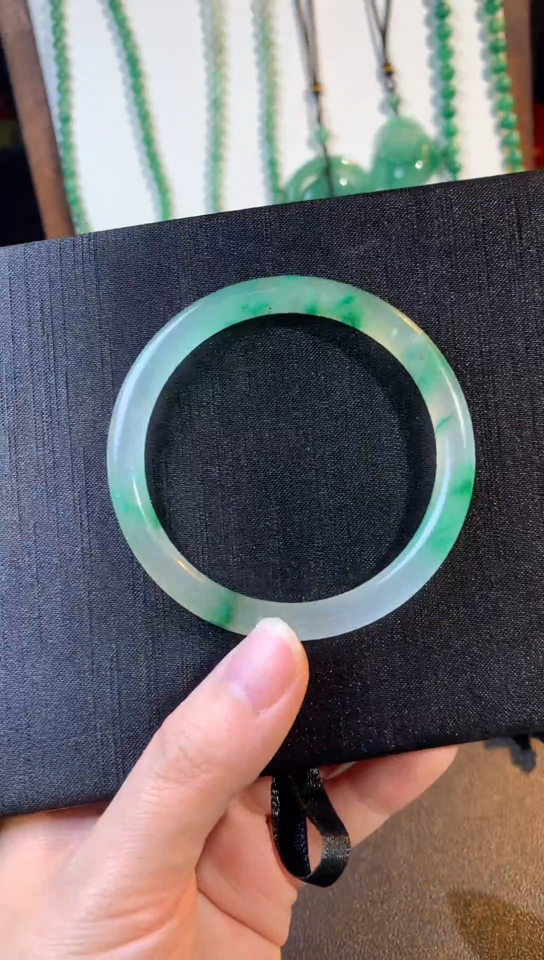 未镶嵌手镯石英质玉（非洲翠）59-61圈口（放漏）