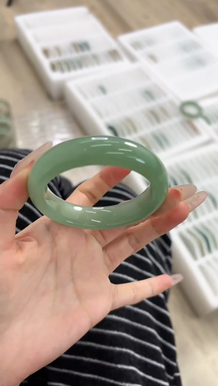 未镶嵌手镯石英质玉258-52D