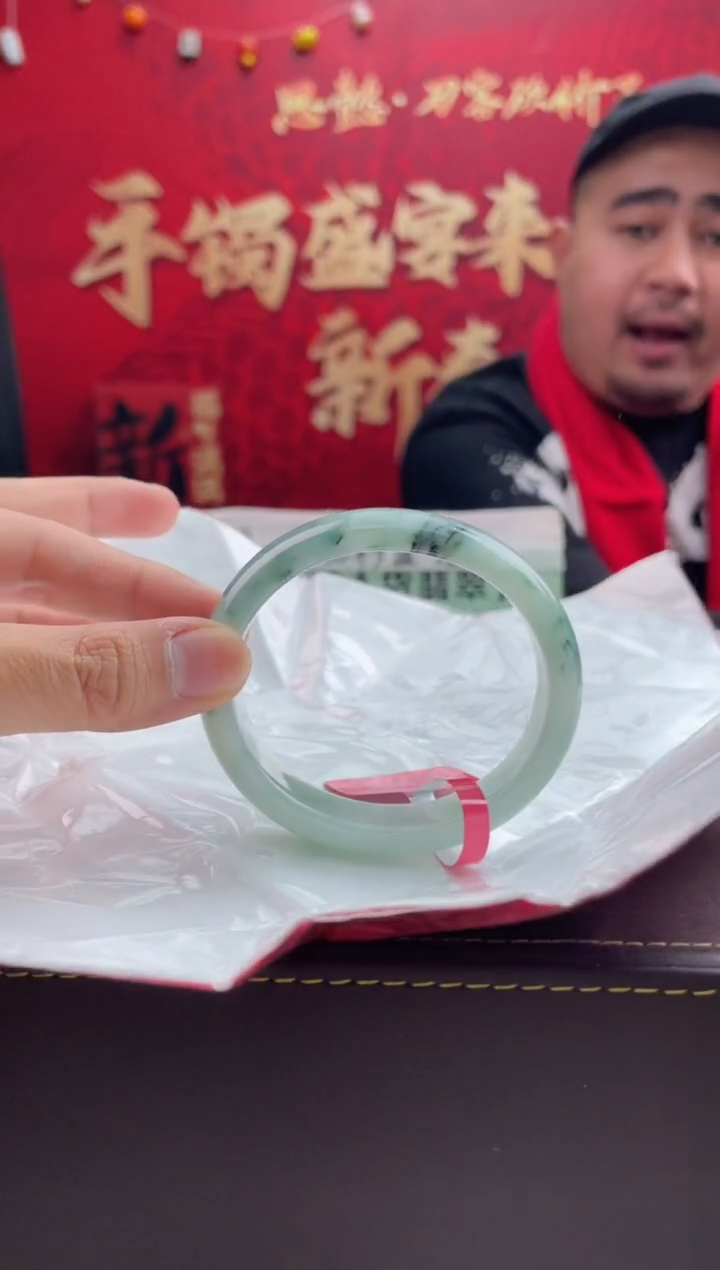 【闪购商品】翡翠手镯未镶嵌1翡翠手镯（微瑕）