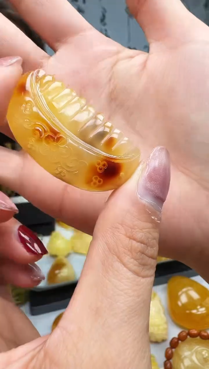 【闪购商品】琥珀裸石未镶嵌挂坠