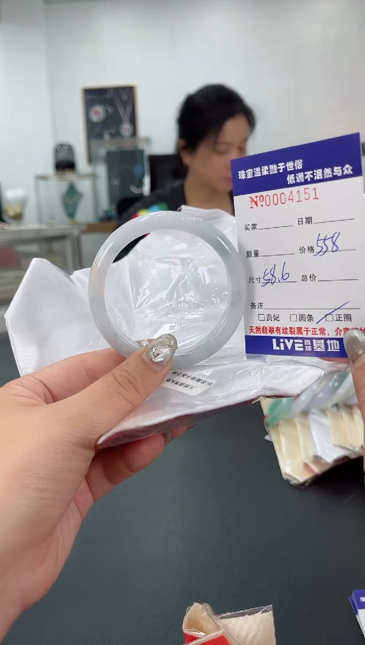 【闪购商品】翡翠手镯未镶嵌天然翡翠A货