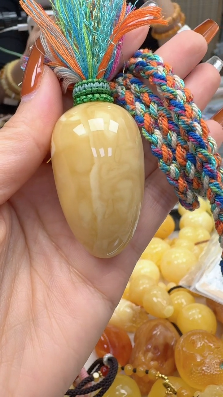 裸石琥珀未镶嵌如图