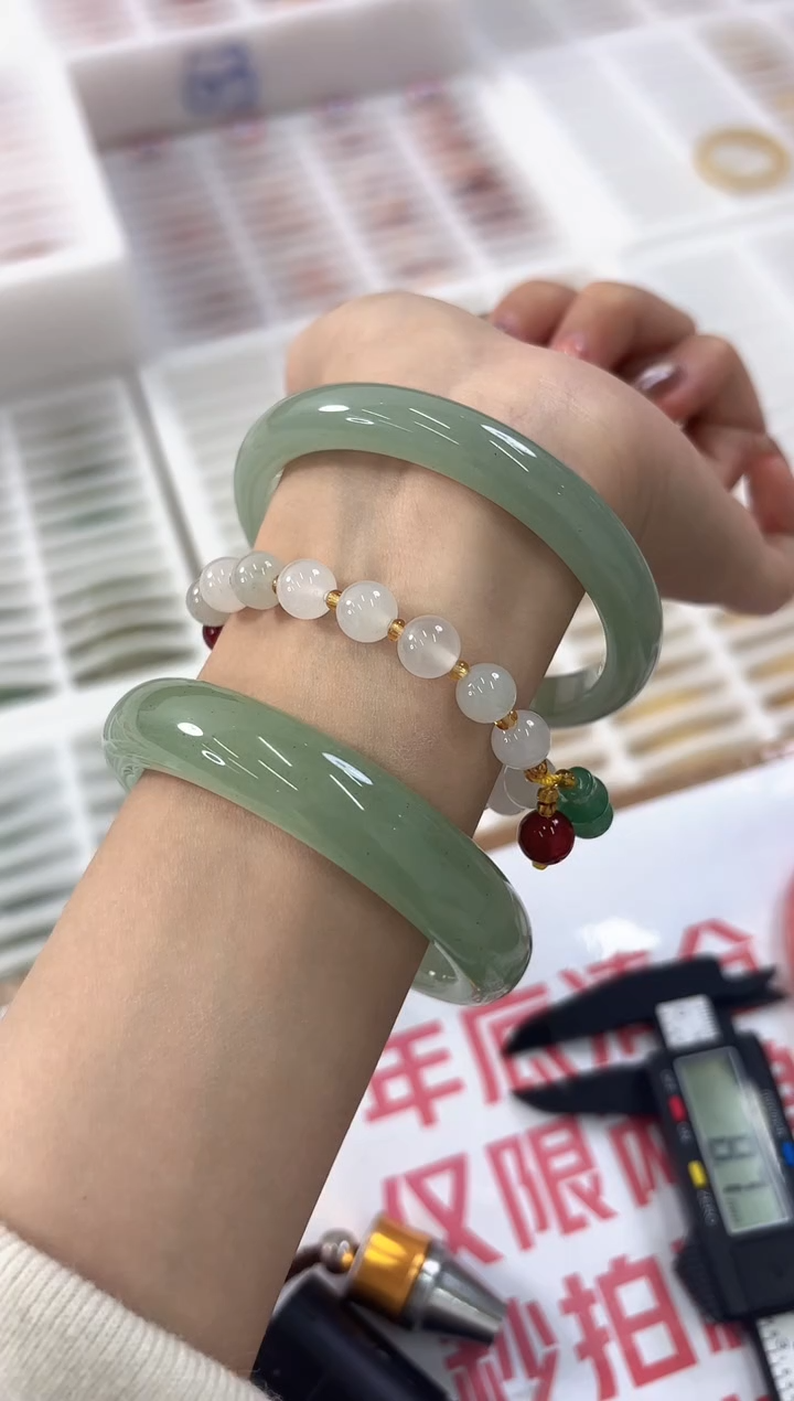 未镶嵌手镯石英质玉95-60D