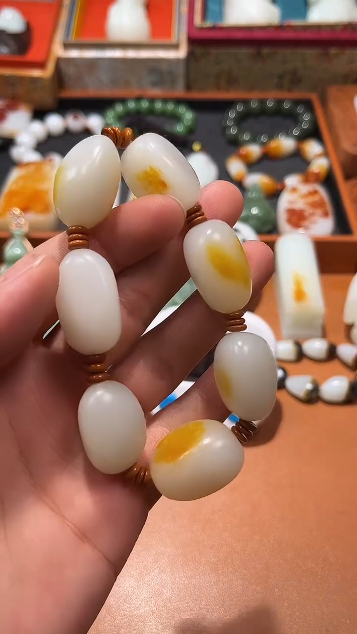 未镶嵌和田玉摆件文***。和田玉