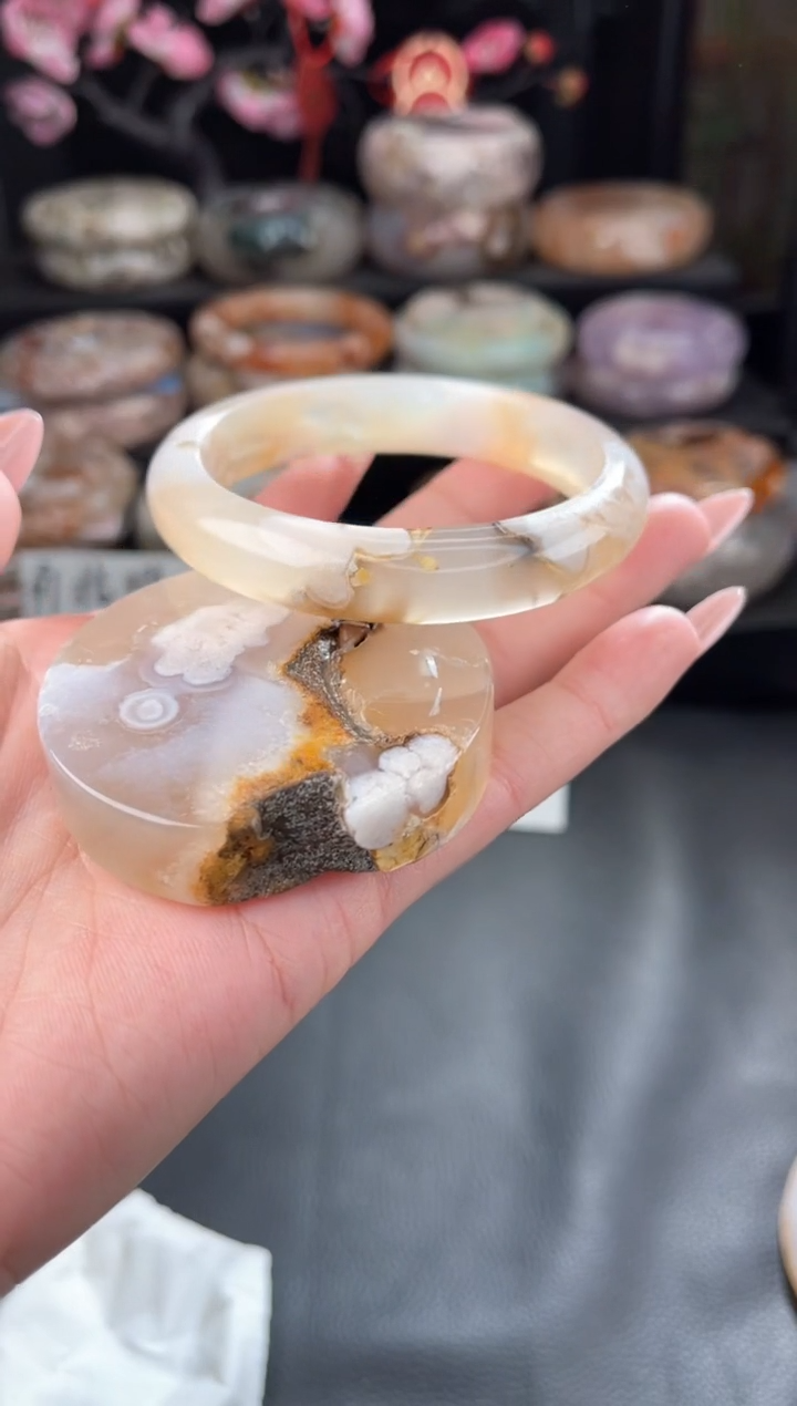 【闪购商品】石英质玉手镯未镶嵌58