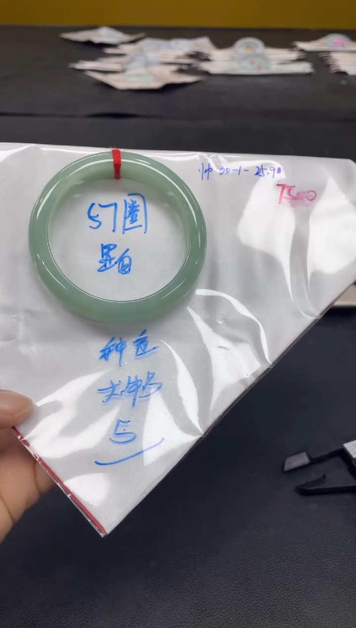未镶嵌手镯翡翠翡翠手镯