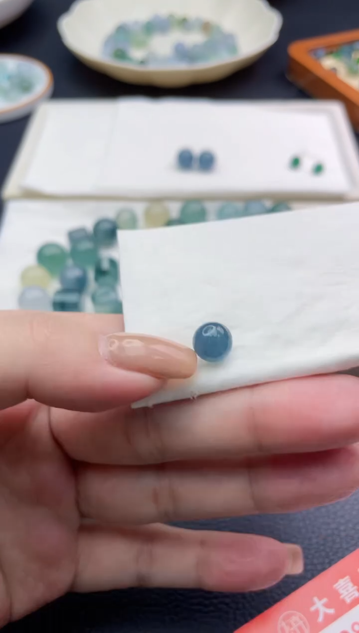 未镶嵌定制翡翠糖**?珠子