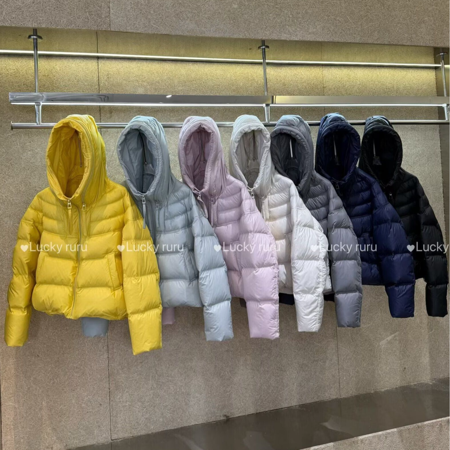 【安漫】“斗篷小泡芙”2025新款连帽蓬松短款羽绒服女时尚小个子外套