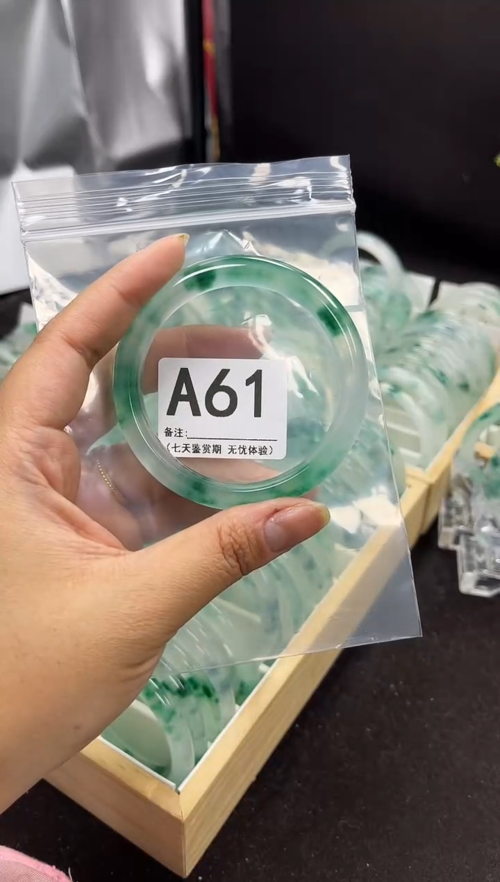 【闪购商品】石英岩玉手镯未镶嵌A61