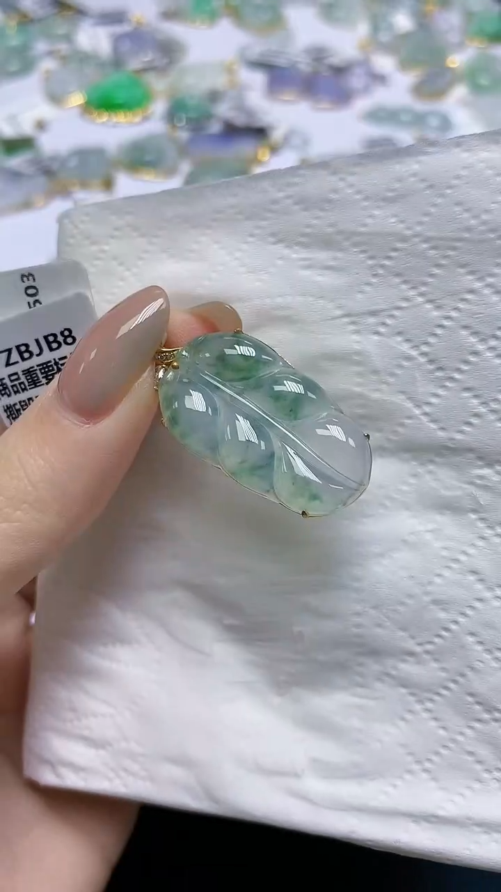 翡翠18K金镶嵌颈饰天然缅甸A货翡翠