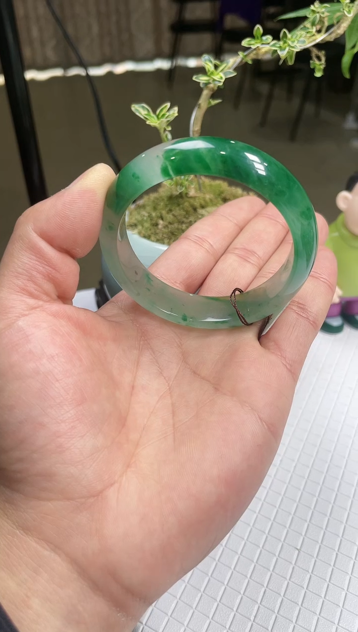 【闪购商品】石英质玉手镯未镶嵌非洲翠手镯多样性发货