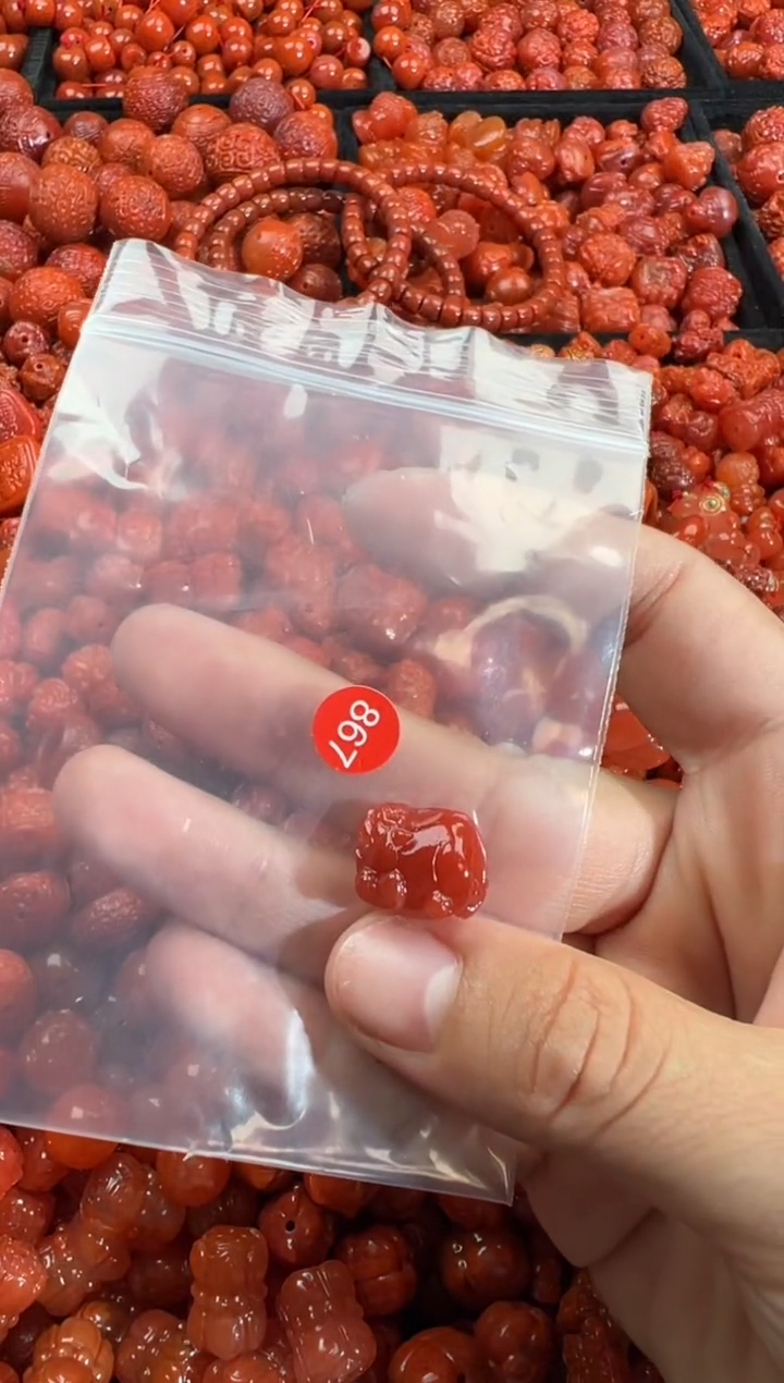 南红玛瑙未镶嵌颈饰1