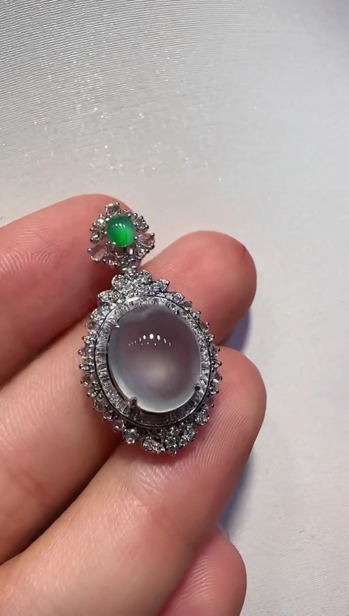 【闪购商品】翡翠颈饰18K金镶嵌玻璃种蛋面吊坠