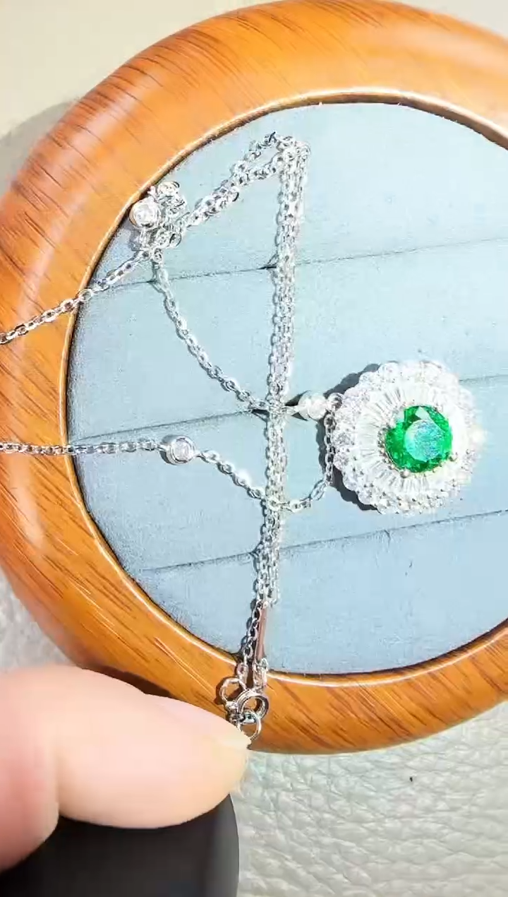 主播定制链接 绿色太阳花吊坠2ct