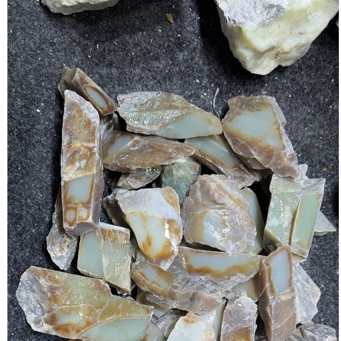 新疆和田且末山料观赏盆景石