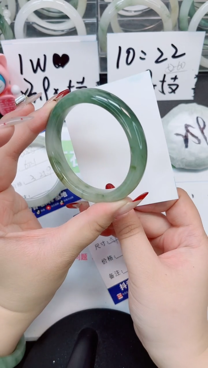 【闪购商品】石英质玉手镯未镶嵌a84