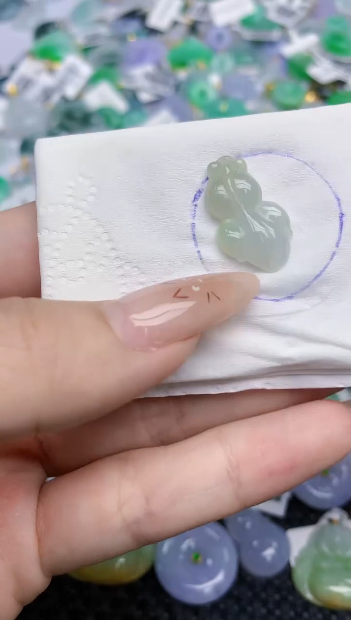 翡翠未镶嵌颈饰   天然翡翠A货