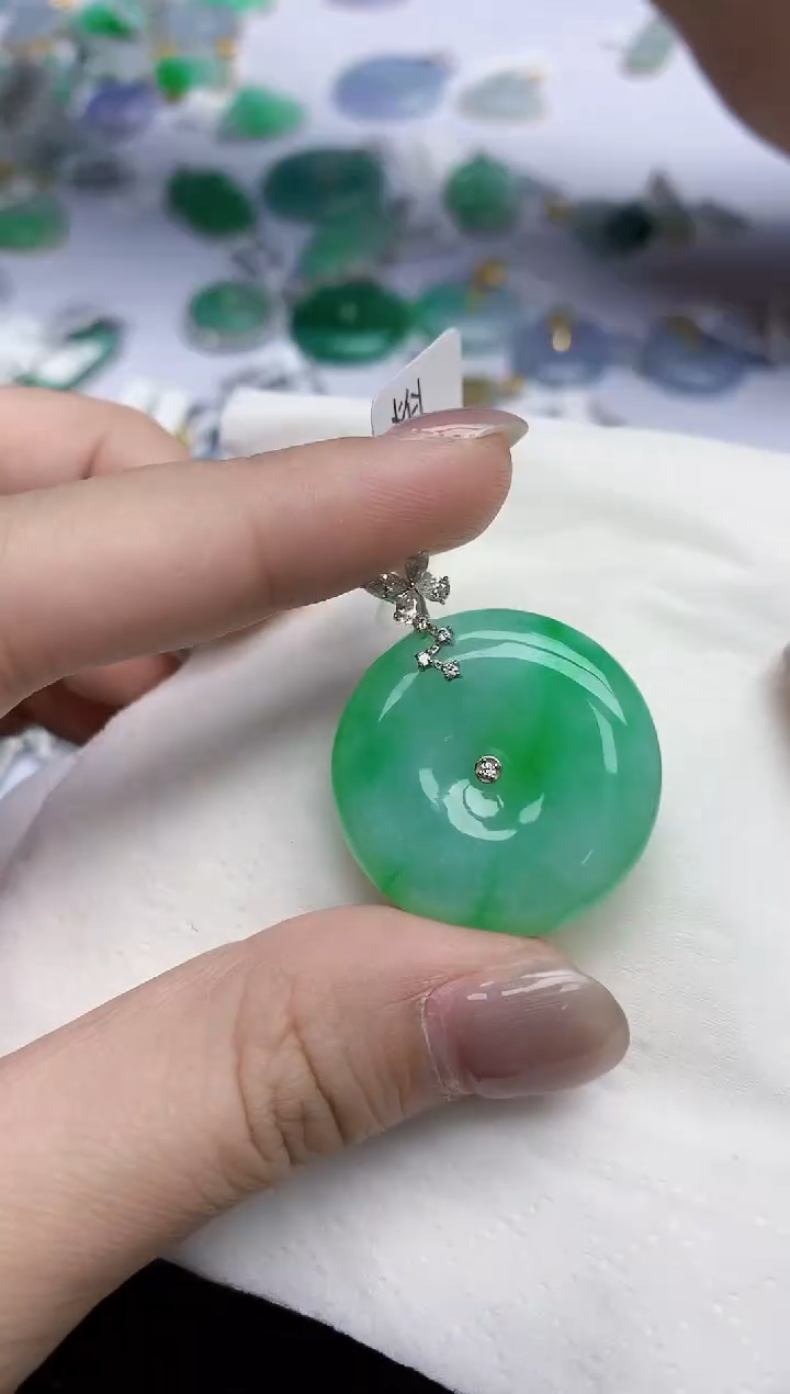 【闪购商品】翡翠颈饰18K金镶嵌天然翡翠A货