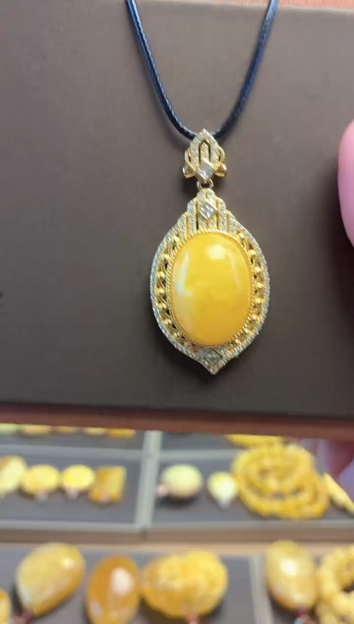 蜜蜡颈饰银S925镀金镶嵌天然原矿蜜蜡吊坠