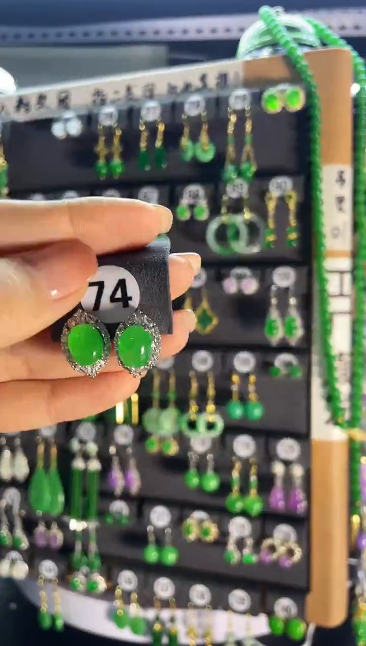 【闪购商品】翡翠耳饰银S925镶嵌74...