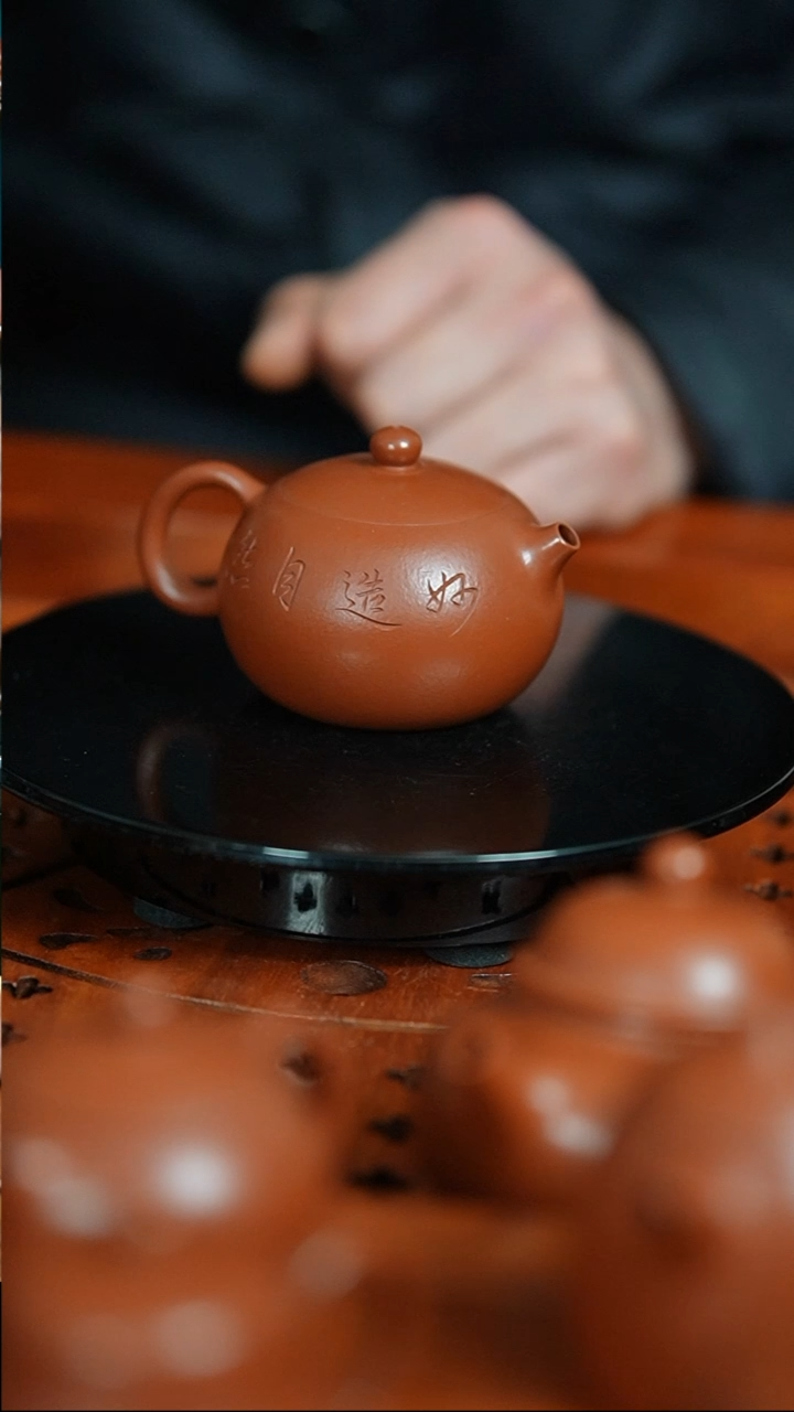 【闪购商品】紫砂茶宠朱泥河豚西施薄胎内推刻绘150cc