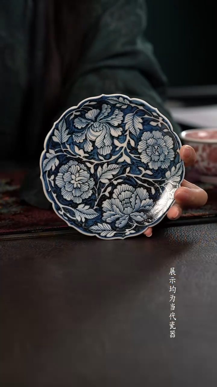 雲山敬古蓝地金牡丹高脚花口壶承