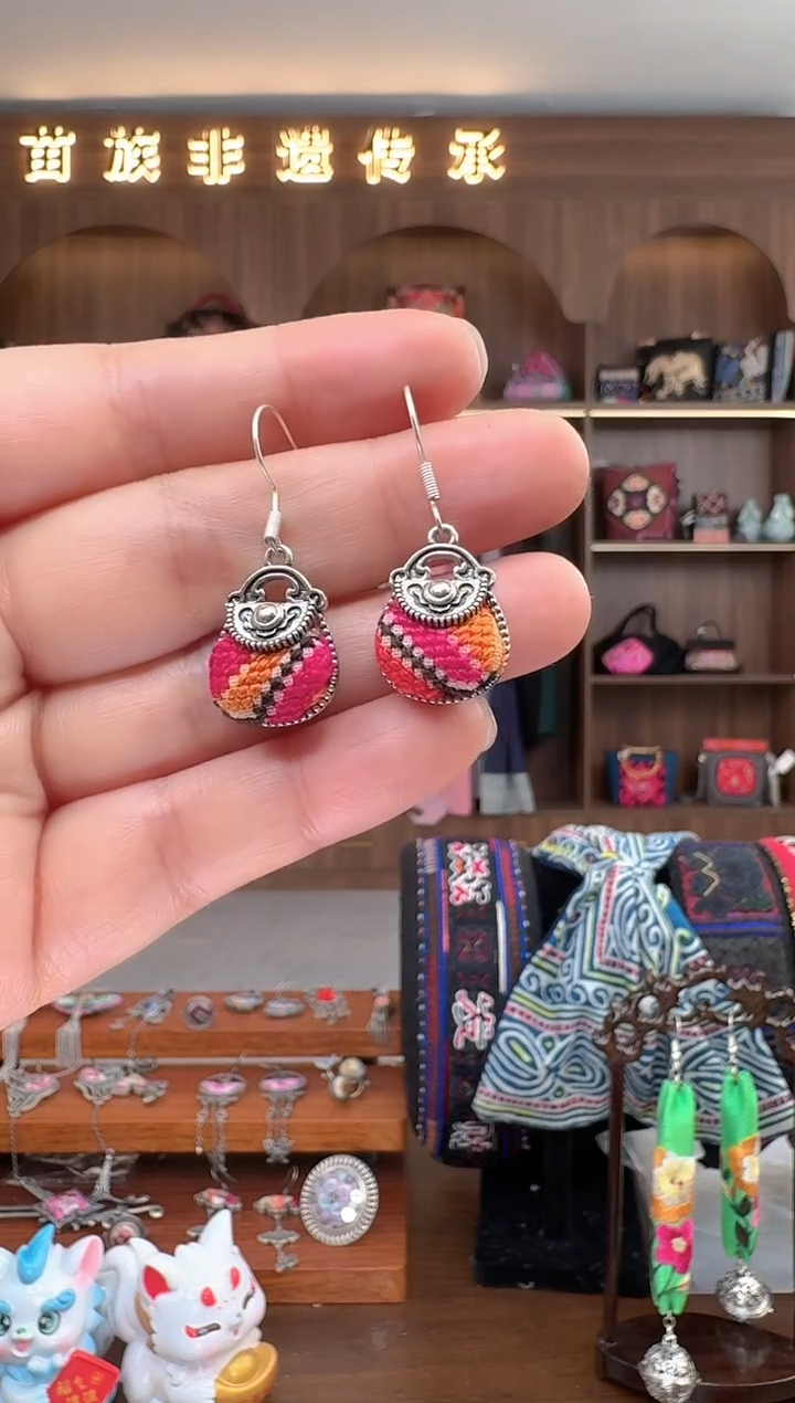 【闪购商品】织绣扶光苗绣传承47