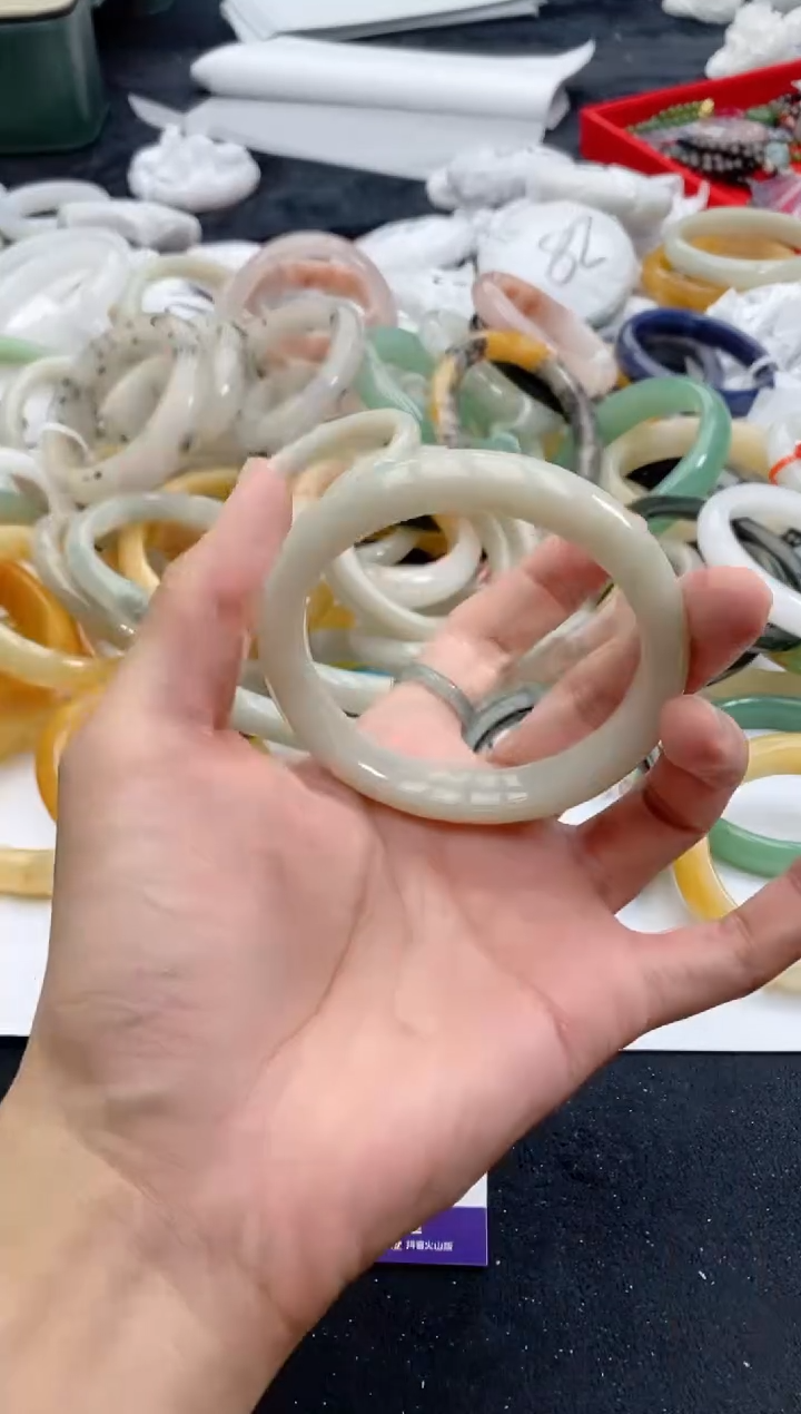 【闪购商品】石英质玉手镯未镶嵌163+62-63