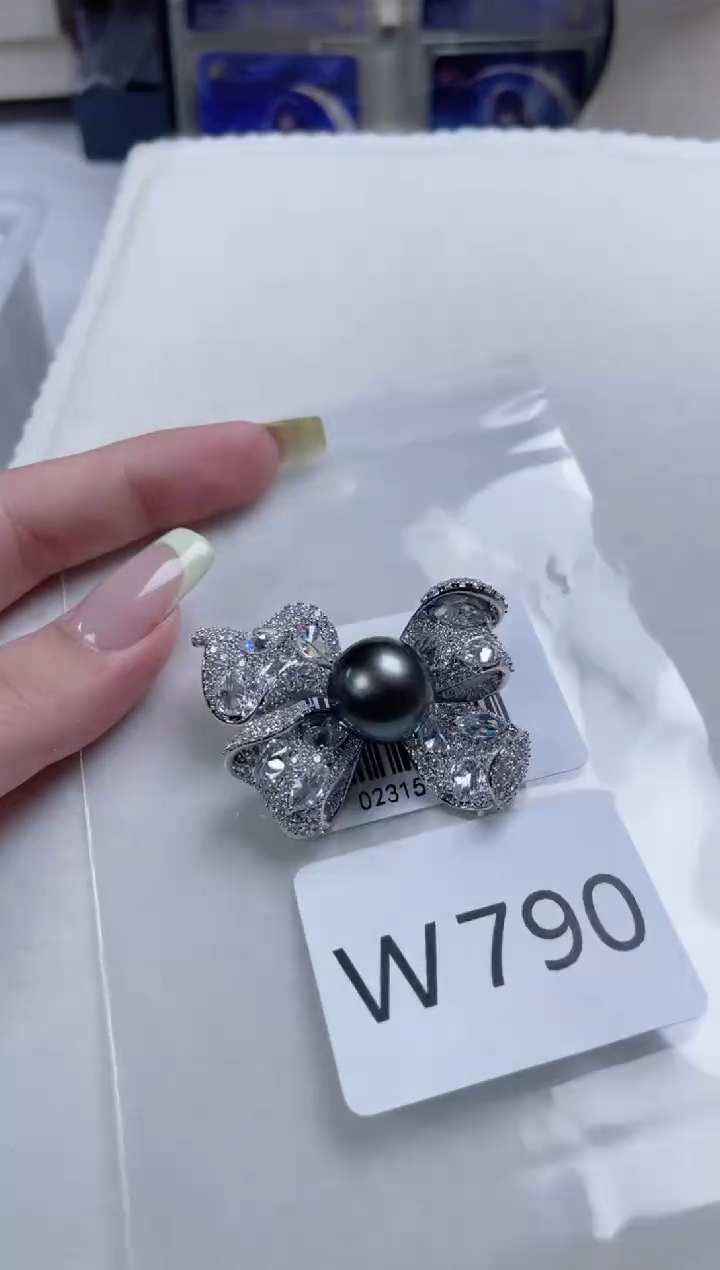 未镶嵌海水珍珠胸针W790