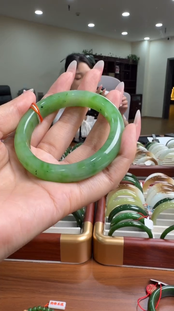 颈饰未镶嵌和田玉手镯55