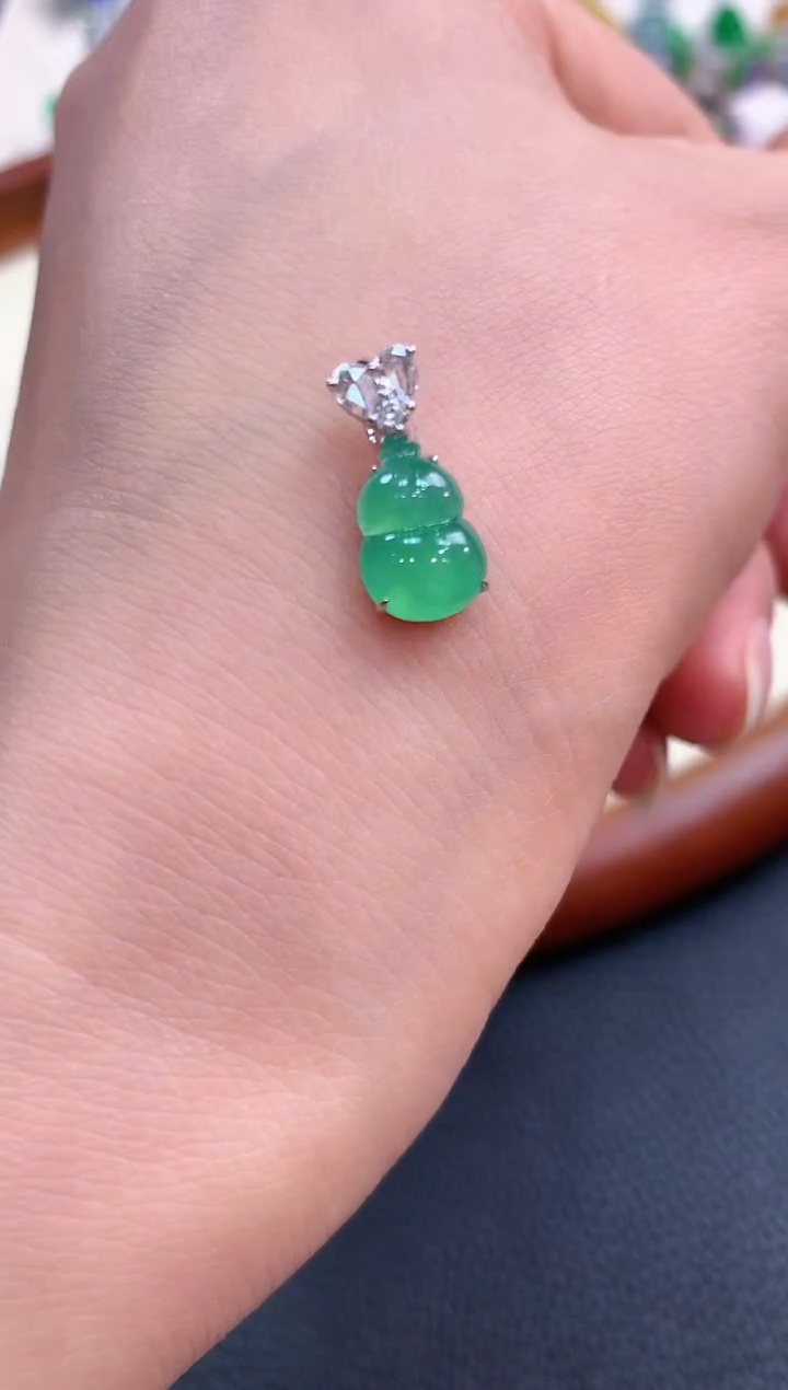 【闪购商品】翡翠吊坠(不含链)18K金镶嵌m8       