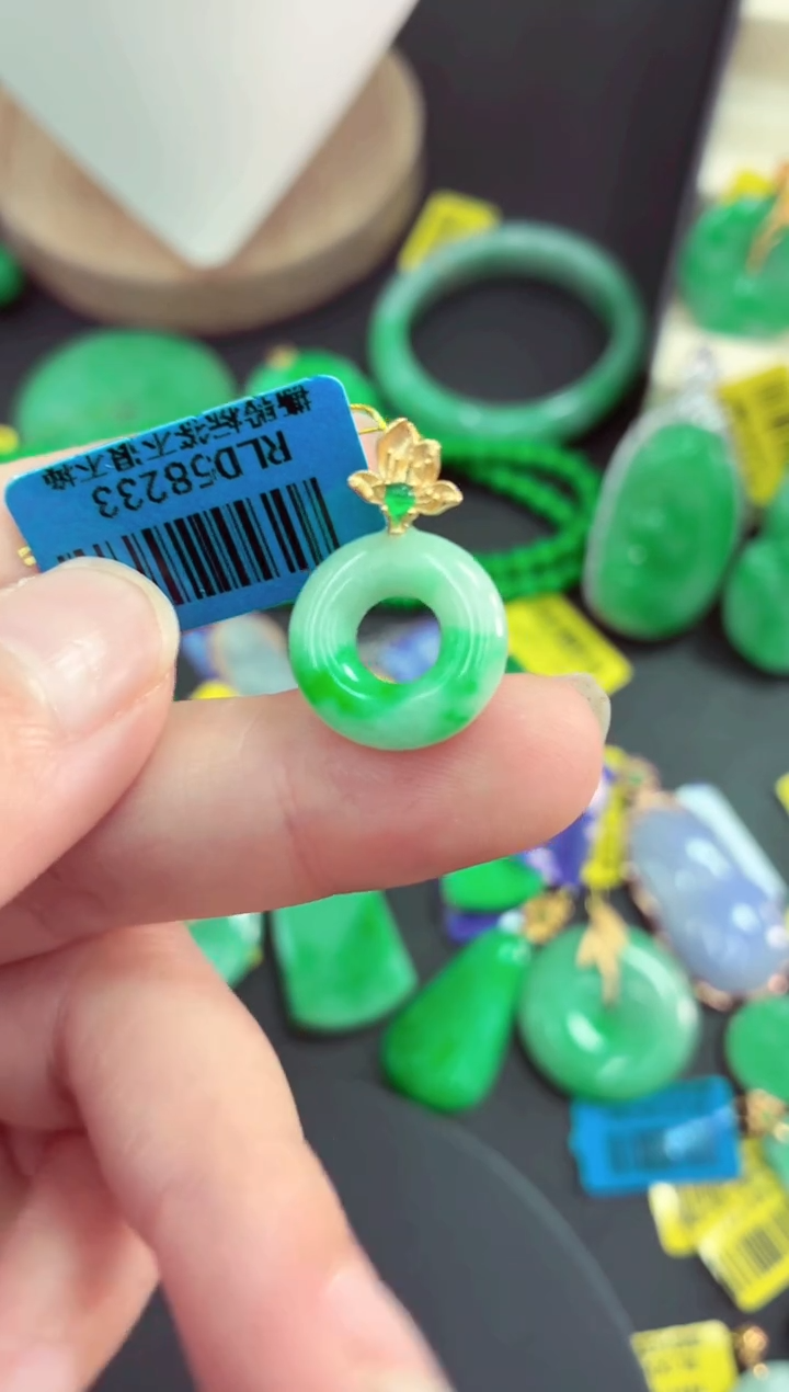 吊坠(不含链)未镶嵌翡翠挂件