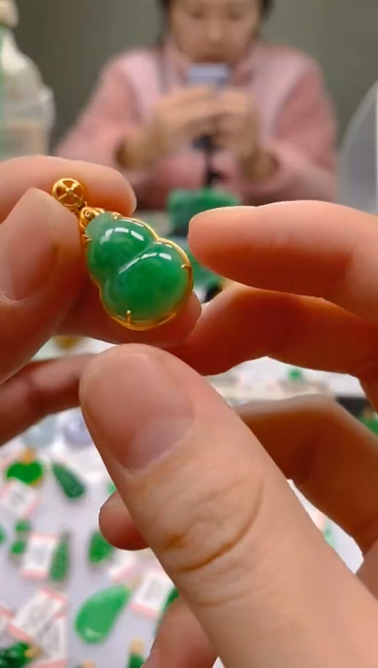 【闪购商品】翡翠颈饰未镶嵌天然翡翠A货，一物一证