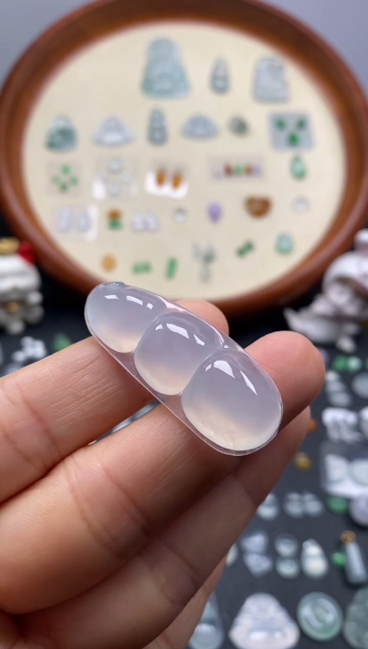 颈饰未镶嵌翡翠冰大豆子/芬