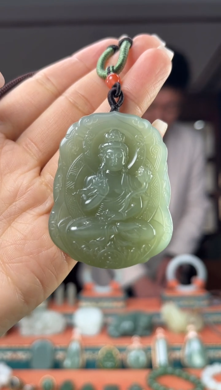 颈饰未镶嵌和田玉佩佩