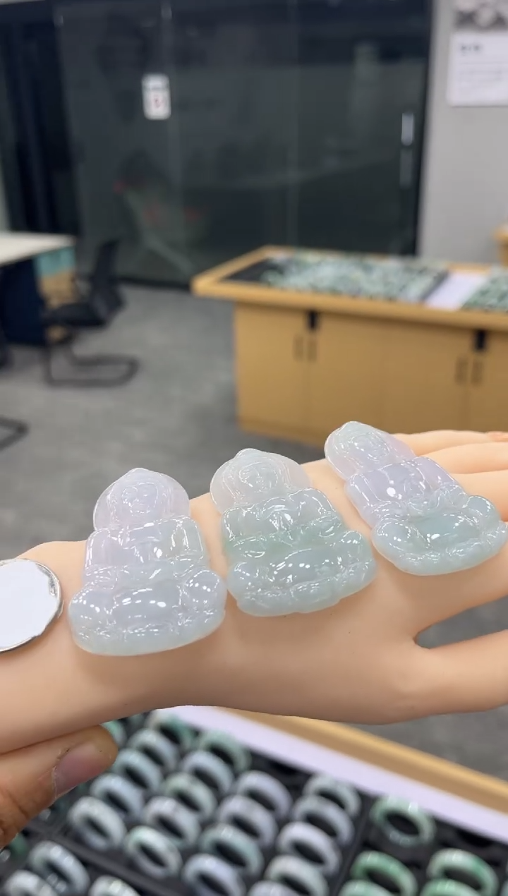 吊坠(不含链)未镶嵌翡翠观音吊坠/多样性发其一