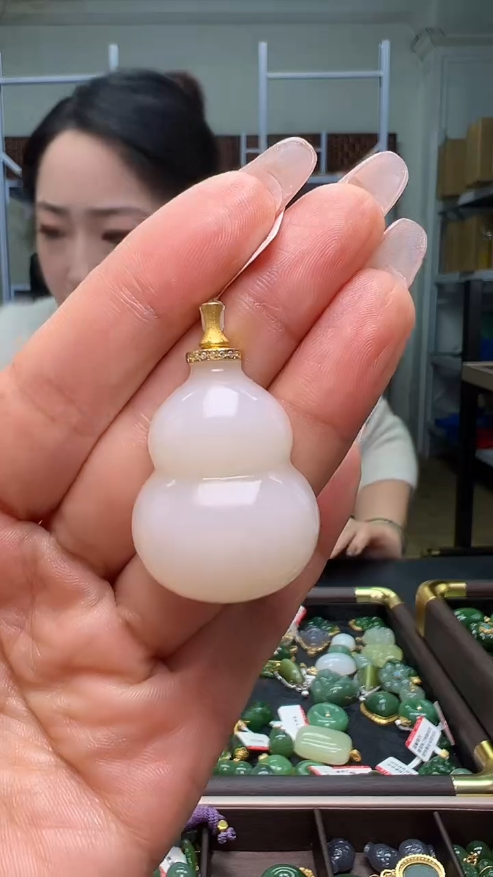 颈饰18K金镶嵌和田玉（多样性发货.发其一)12.25.66