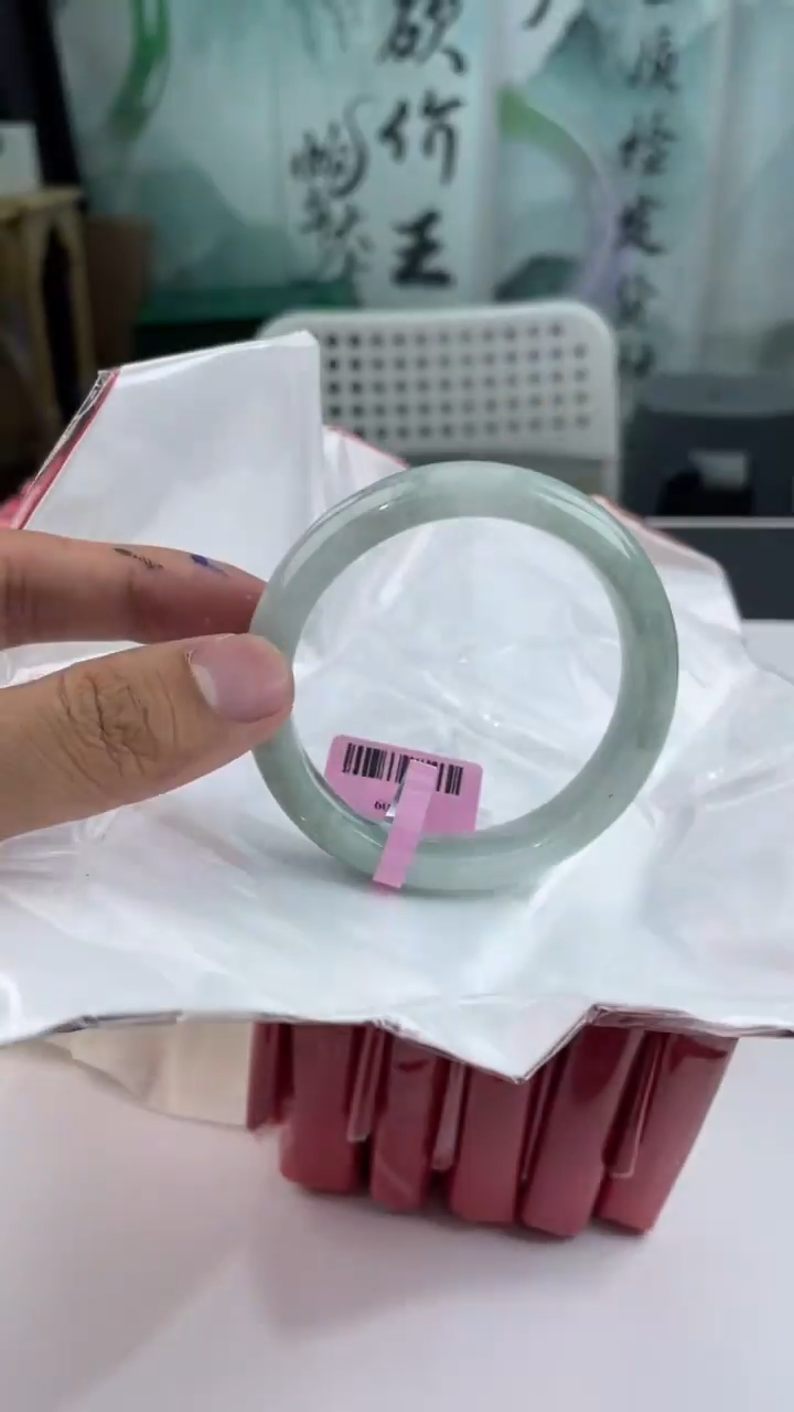 【闪购商品】翡翠手镯未镶嵌7翡翠手镯（微瑕）