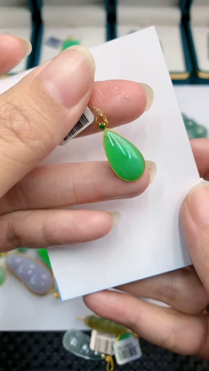 【闪购商品】翡翠颈饰18K金镶嵌            8