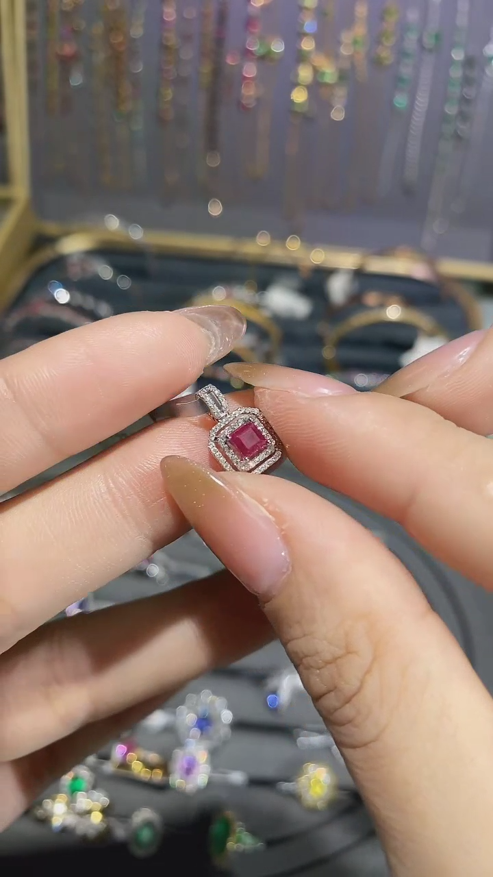 【闪购商品】红宝石颈饰18K金镶嵌吊坠