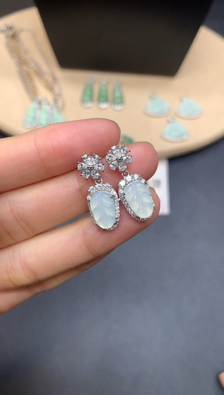 【闪购商品】翡翠耳饰银S925镶嵌叶子【多样性发其一】