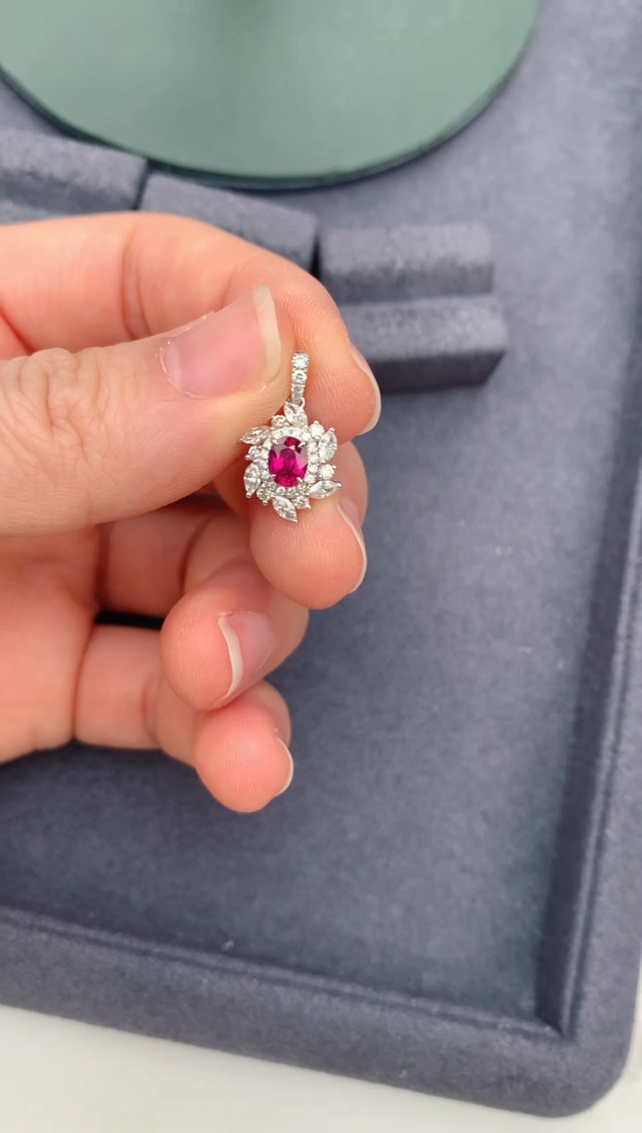 18K金镶嵌吊坠(不含链)红宝石52分红宝石吊坠