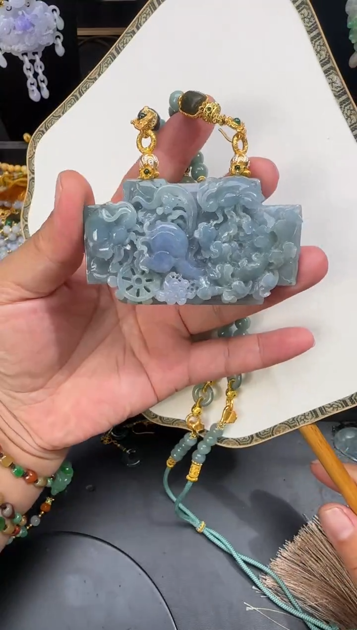 【闪购商品】翡翠未镶嵌颈饰拍